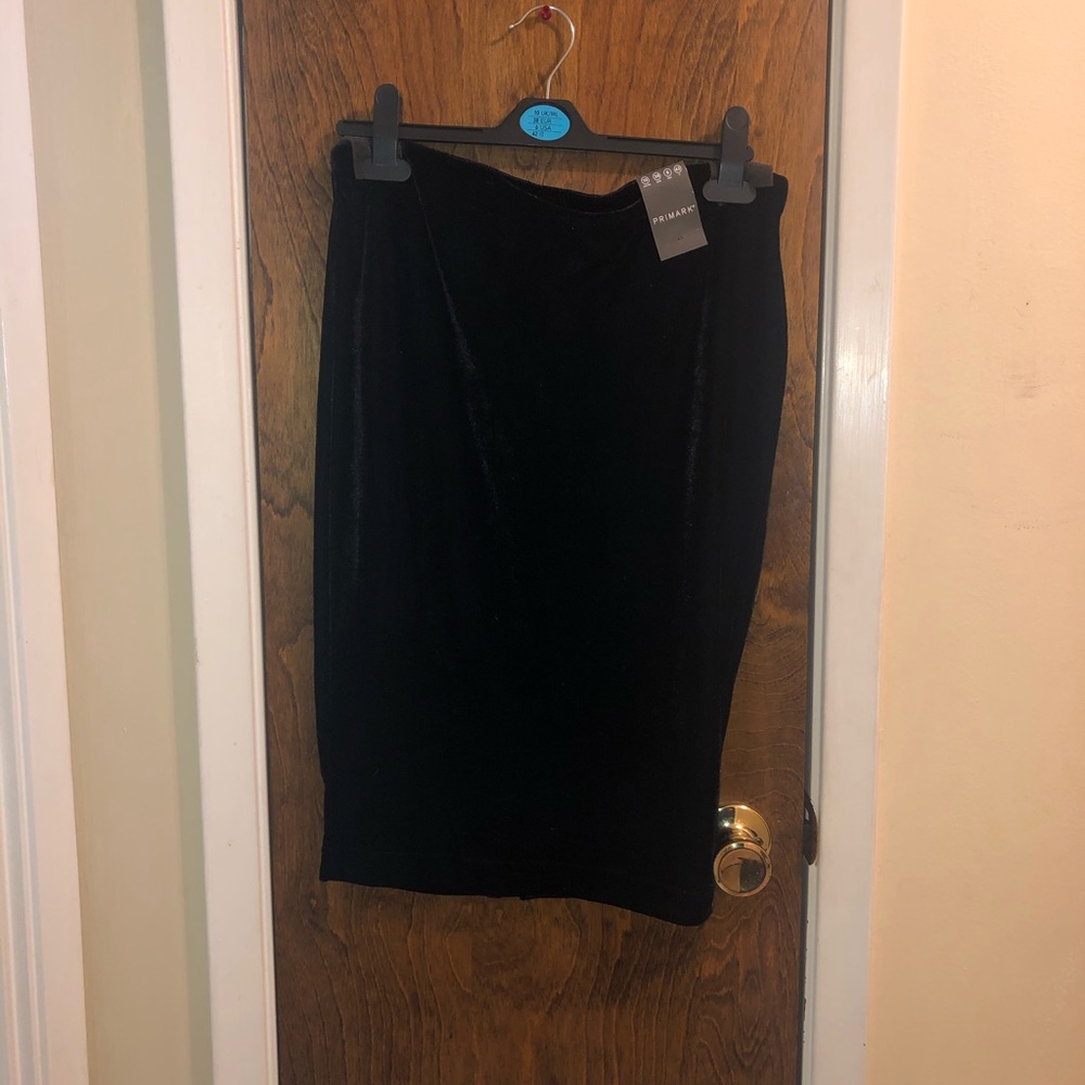 Primark - black velvet skirt